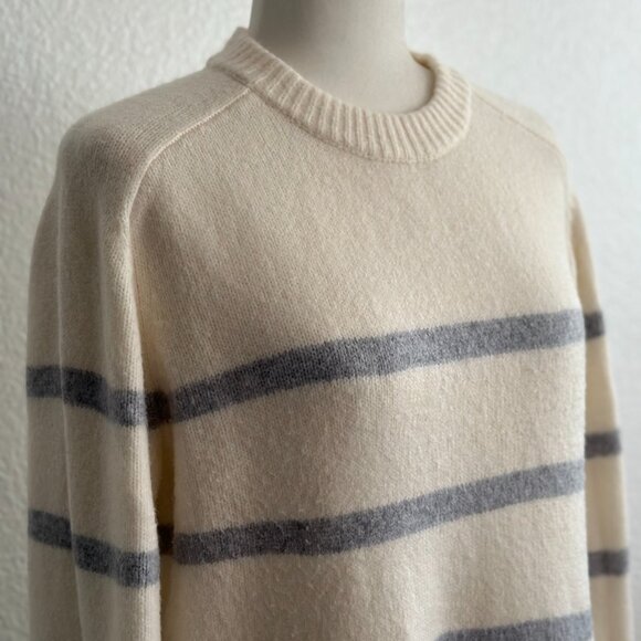 Abercrombie & Fitch Cream Striped Crewneck Sweater Size Small - Picture 3 of 7